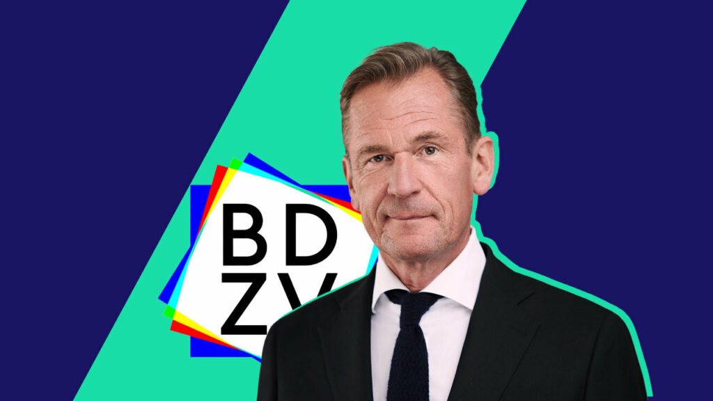 Verlegerpräsidenz Mathias Döpfner mit dem Logo des BDZV